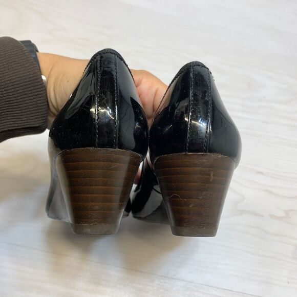 TORY BURCH/ Logo Charm Bow Patent Leather Wedge Sole Pumps Black Womens Size: 7M - Picture 4 of 10
